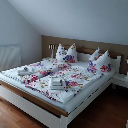 Δωμάτια σε οικογενειακή κατοικία Gastezimmer Rosi Bad Klosterlausnitz
